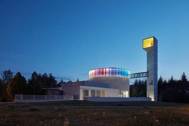 Произведение архитектурного искусства: фантастическая современная церковь в Чехии