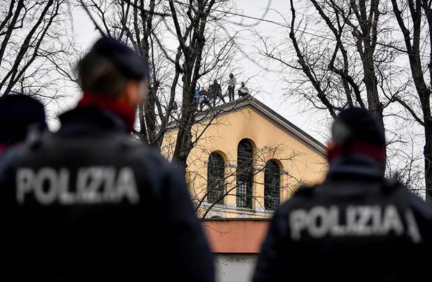 Массовые бунты вспыхнули в итальянских тюрьмах из-за эпидемии коронавируса