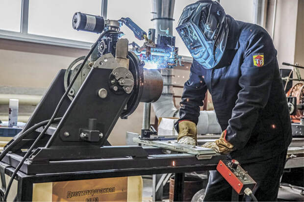 Роботы-мойки, гольф-кары и 50% рынка холодильников: какой стала крымская промышленность за 12 лет