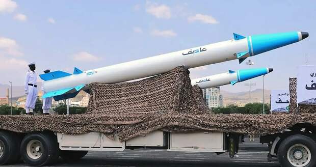 Это одна из самых крупных противокорабельных ракет хуситов ASEF, сделанная из иранских сборочных блоков. Такие они пока даже не применяли. Фото Йеменпресс