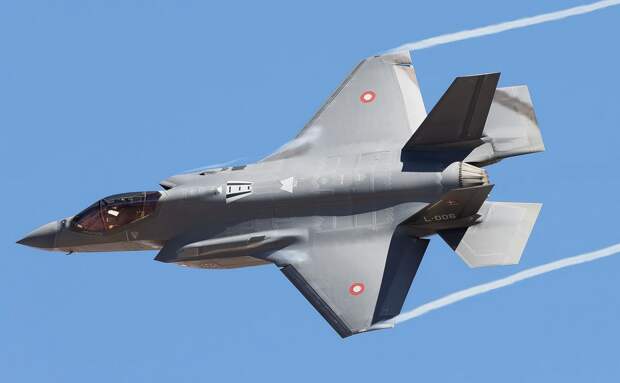 "Как так получилось, что мы отдаем на содержание F-35 до 25 % военного бюджета, но при этом не можем воспользоваться им для защиты Гренландии?"
