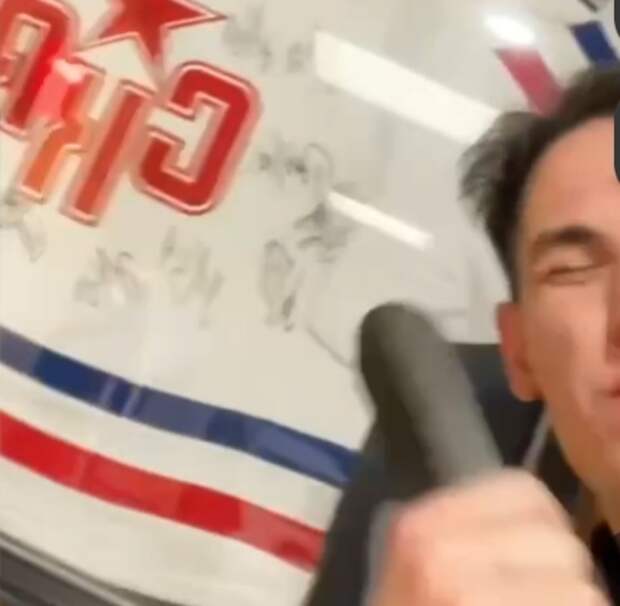 Хоккейного арбитра из Петербурга Хажиева отстранили на три года за пьянку