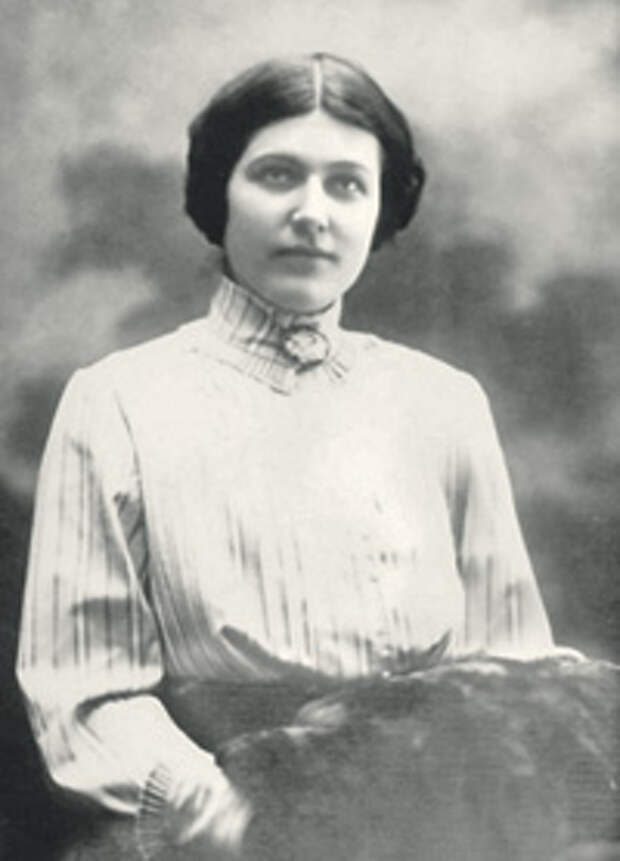 Лариса Рейснер.	 Фото 1920 года
