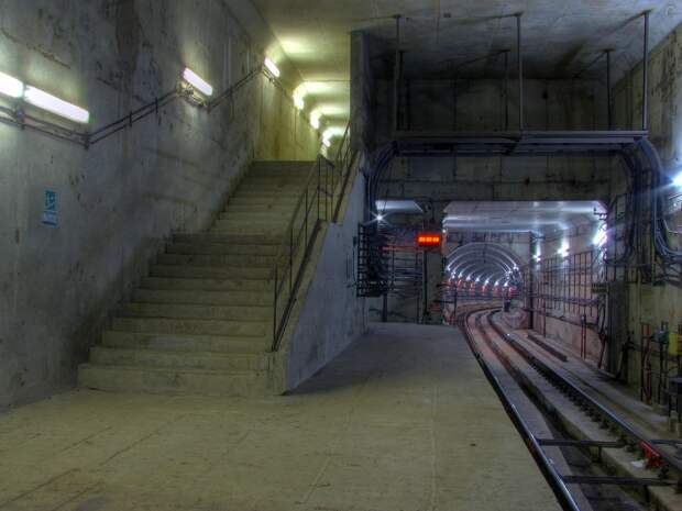 Платформа и тоннель станции "Троице-Лыково"