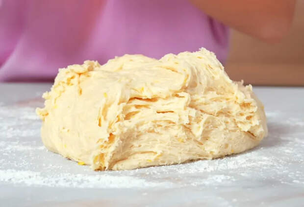 Такие куличи реально стоят неделями и не сохнут: весь секрет в заваривании муки. Нежнейшее облако на столе