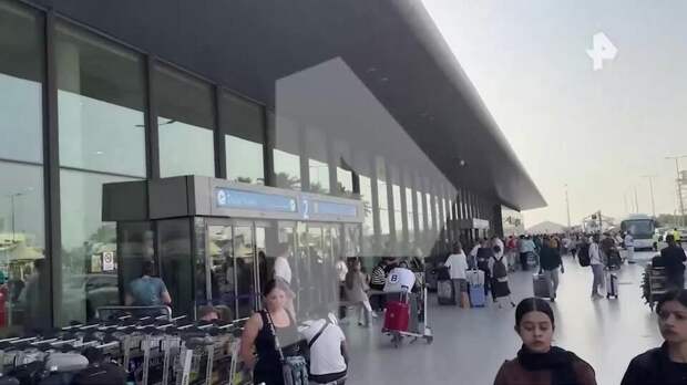 В Дубае приостановили работу двух аэропортов