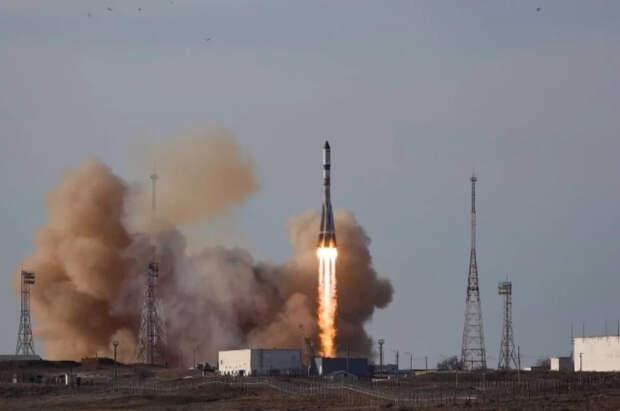 Ракету «Союз-2.1а» с грузовым кораблем «Прогресс МС-33» запустили к МКС