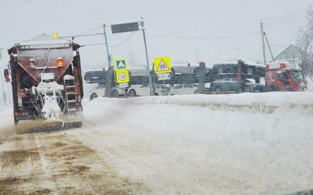В Рязанской области автовоз оказался в кювете