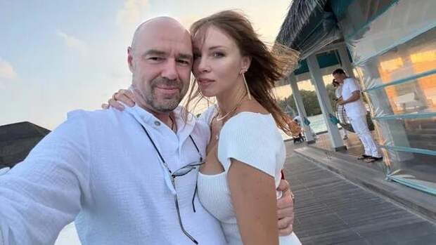 Диброва и Товстик снова вместе — пара воссоединилась на Мальдивах