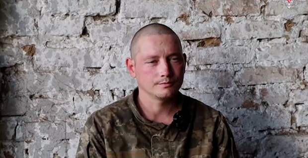 Пленный вэсэушник рассказал, что в русских домах они воровали даже еду из погребов.// Скриншот видео из ТГ-канала "Минобороны России"