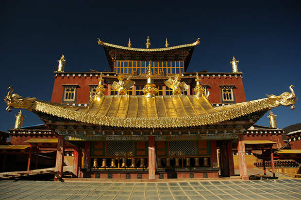Монастырь Сунцэлинь в уезде Шангри-Ла
