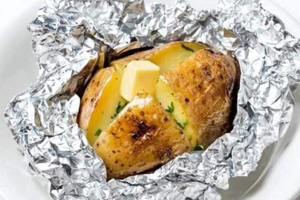 Картофель в фольге на углях: 10 лучших рецептов. 02