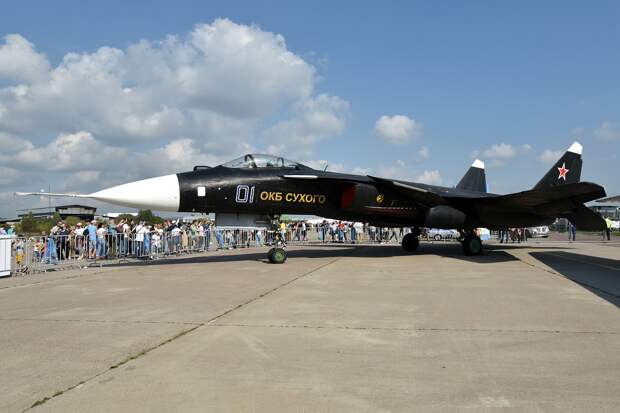 Су-47 на МАКС-2019. Источник фото: Anna Zvereva from Tallinn, Estonia, CC BY-SA 2.0 <https://creativecommons.org/licenses/by-sa/2.0>, via Wikimedia Commons