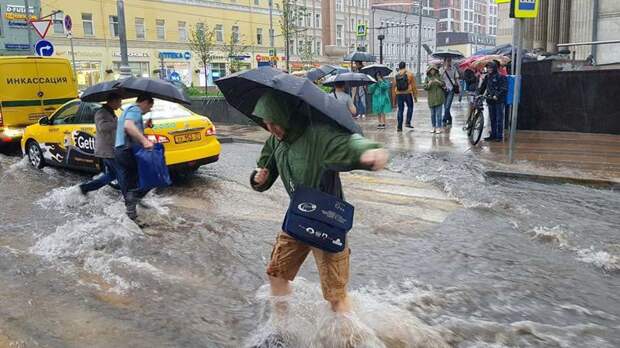 Сильнейший ливень за четверть века пройдет в Москве