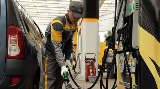 Эксперт оценил прогноз о коллапсе при отсутствии поставок топлива из России на Украину