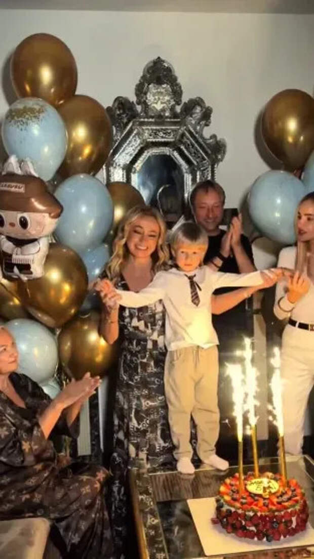 Яна Рудковская и Евгений Плющенко с сыном