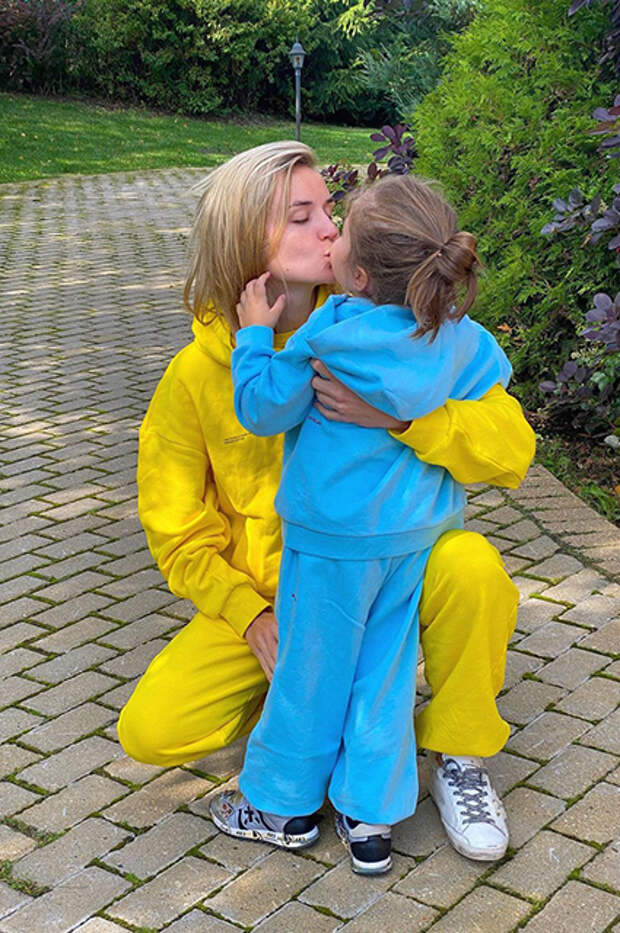 Полина Гагарина с дочерью Мией
