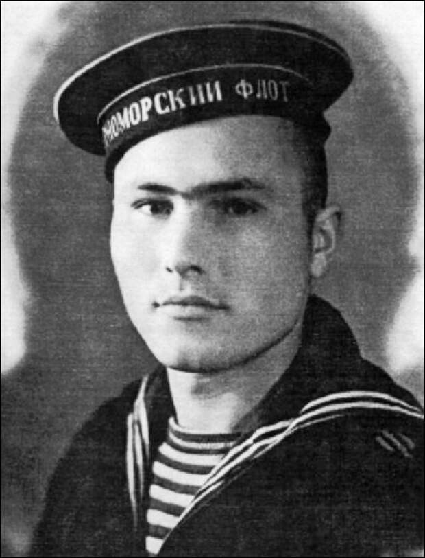Армейские фотографии знаменитостей из их дембельских альбомов