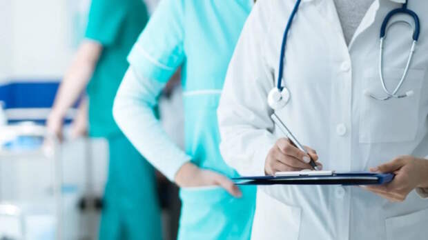 Довести долю оклада в зарплатах медработников до 50% рекомендовало правительство