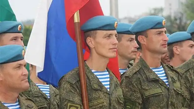 Десантник и вдвшник разница. Десантники и ВДВ разница. ВДВ И десантник в чем. ВДВШНИК И десантник в чем разница. Отличие ВДВ от десантников.