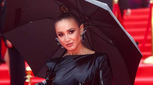 Бузова призналась, что назначение Давы ведущим «Дома-2» стало для нее ударом