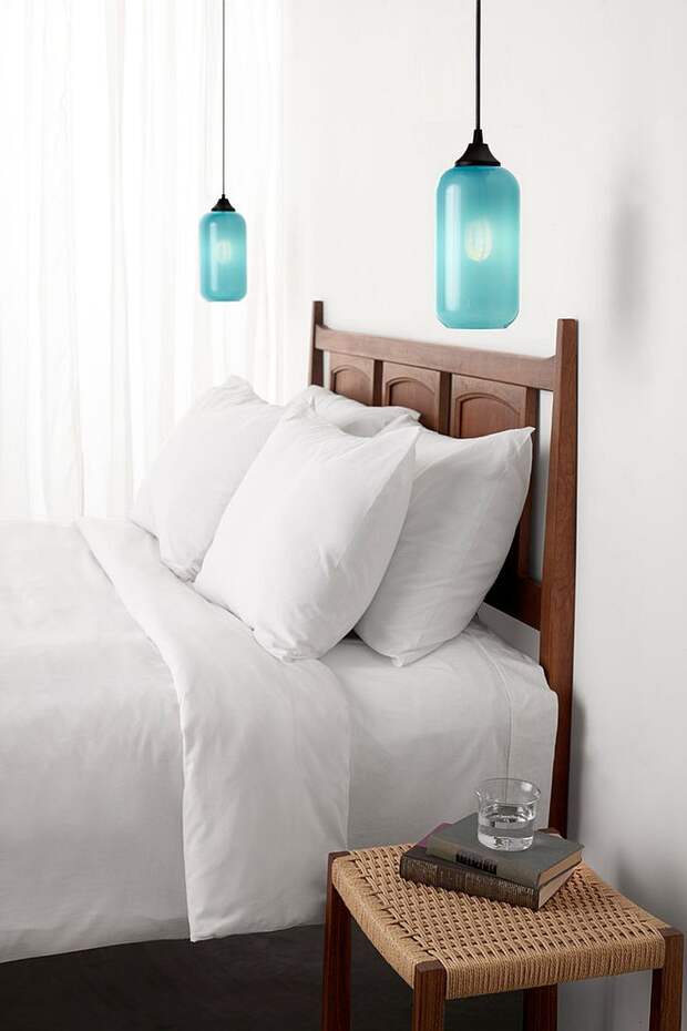 Дизайнерские подвесные светильники в спальне - контуры бутылок