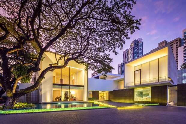 bangkoks-ivy-bound-international-school-looks-more-like-a-mansion-than-a-place-where-groups-of-children-learn-about-thai-culture