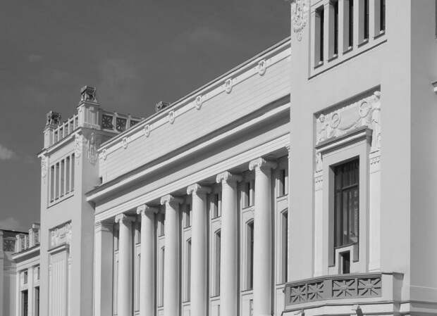 «Ленком Марка Захарова» представит выставку написанных на бронелистах православных образов