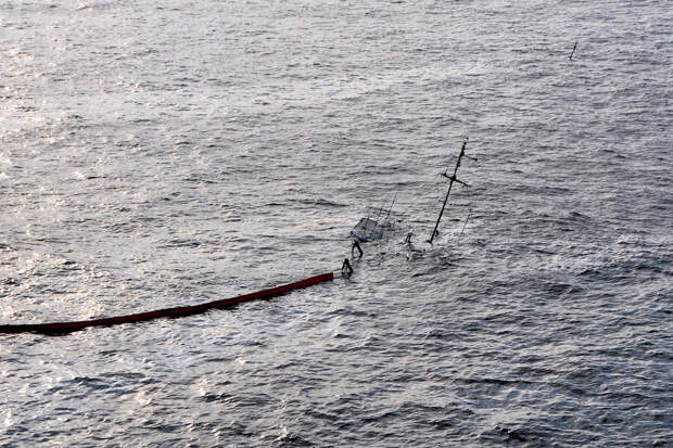 «Ответ за эти преступления последует». Сухогруз с пшеницей затонул в Азовском море из-за атаки ВСУ, погиб один человек