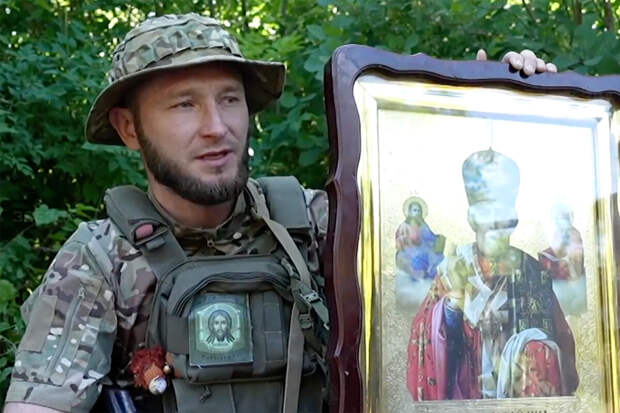 Боец ВС РФ "Чех" попал в центр разрыва кассетной бомбы и выжил, спасая икону