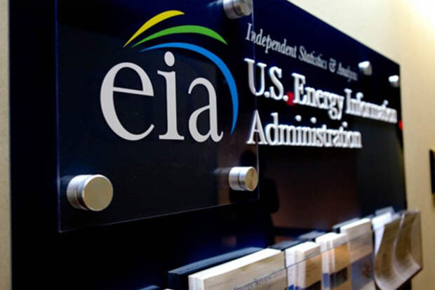 EIA: Рост мировой добычи нефти через год затормозится