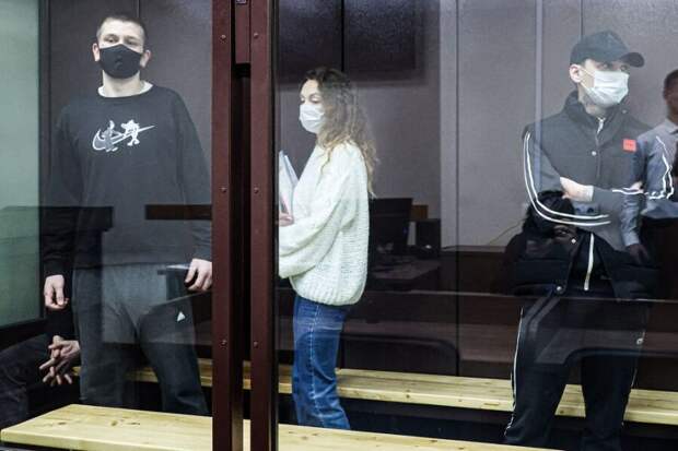 Девятерых дропперов обязали выплатить Долиной 49 млн рублей. Взыскали с процентами