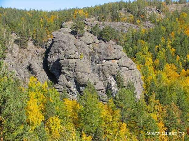 Петроглиф на башкирской скале удивительно похож на рисунок с плато Наска (4 фото)