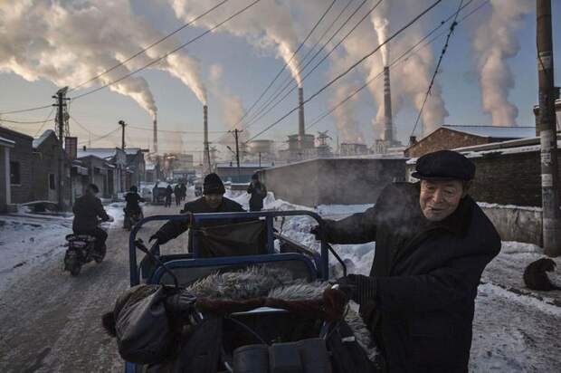 Тяжелая экологическая ситуация по соседству с угольной электростанцией в Шаньси, Китай
