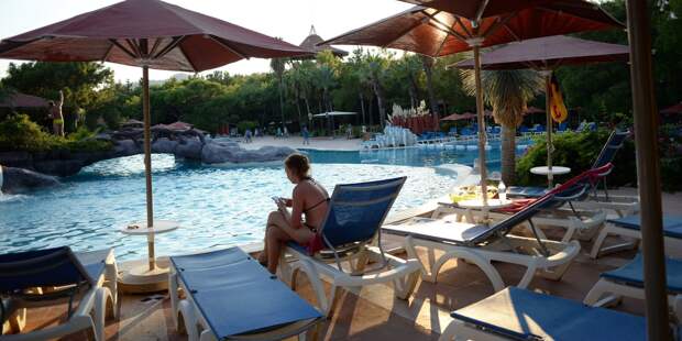 Российские туристы в Анталье Российские туристы в Анталье - ИноСМИ, 1920, 04.08.2025