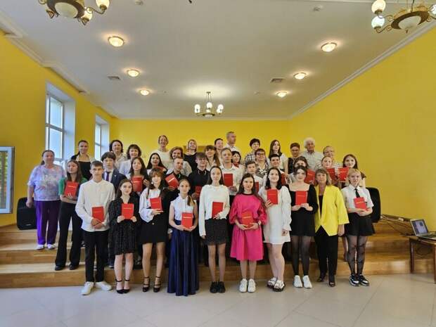 Более двадцати выпускников окончили Чебоксарскую детскую музыкальную школу № 1 с отличными оценками