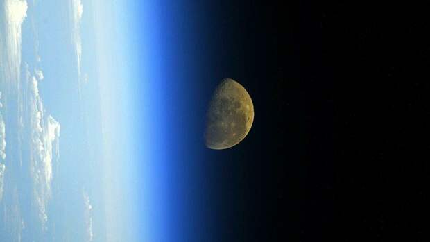 Китайский зонд «Чанъэ-6» успешно сел на обратной стороне Луны