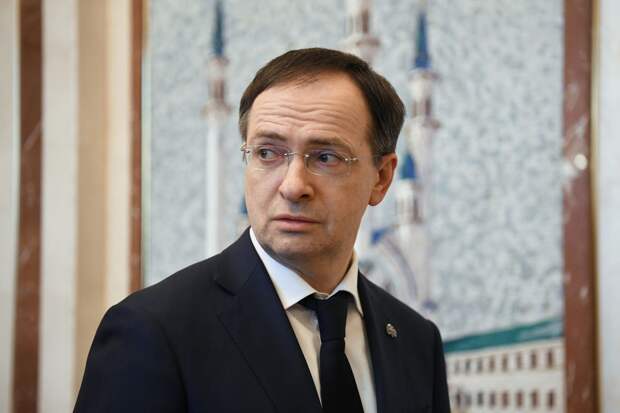 Мединский: Киев устроил из темы похищения детей шоу для сердобольных европейцев
