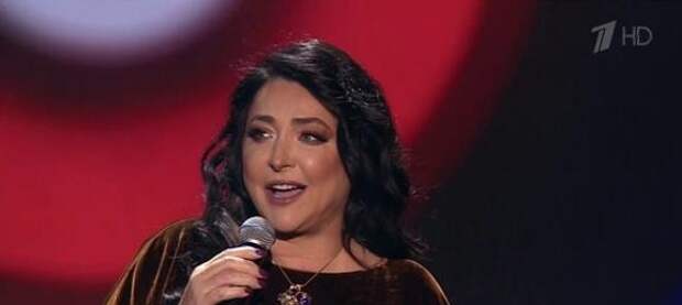 Лолита Милявская укоротила волосы и похвалилась образом с новой стрижкой