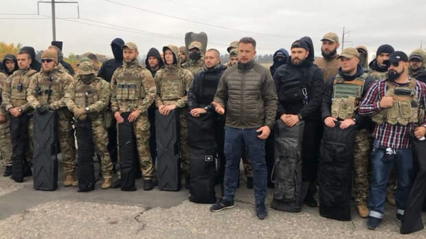 Бойцы полка «Азов» заняли село в Донбассе перед отводом войск