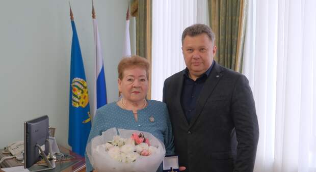 Народный учитель Астрахани Нина Анатольевна Гневина отмечена почетным знаком «За гражданские заслуги» II степени