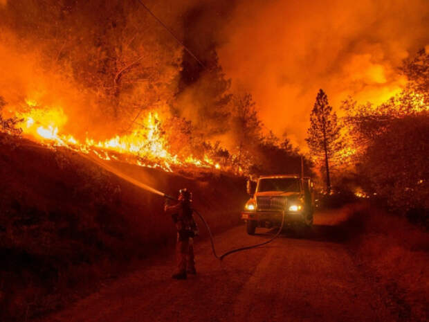 Крупный лесной пожар в Калифорнии.