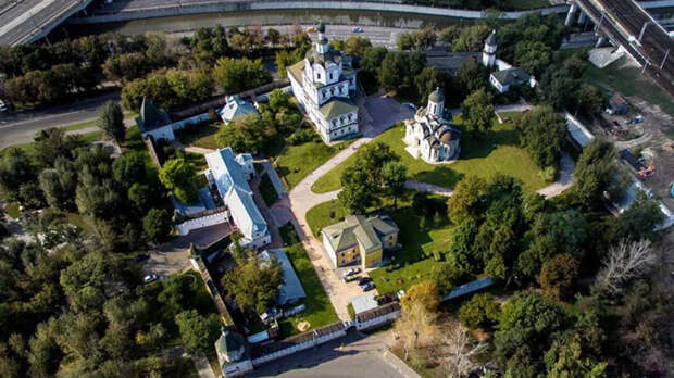 В Андрониковом монастыре возник риск обрушения стен после благоустройства