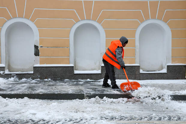 Депутат Пахомов: передачу денег УК на расчистку снега могут посчитать коммерческим подкупом