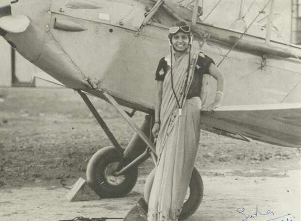 Первая лётчица Индии Шарла Такрал.