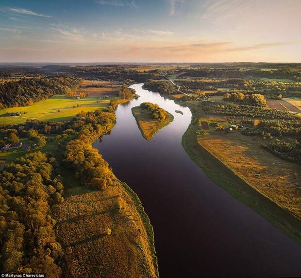 Река Нярис в Кярнаве. Это правый приток Немана, расположена на территории Белоруссии и Литвы. В Литве она соединяет города Кярнаве и Вильнюс дрон, квадрокоптер, литва, пейзаж, пейзажи природы, природа, фотографии природы