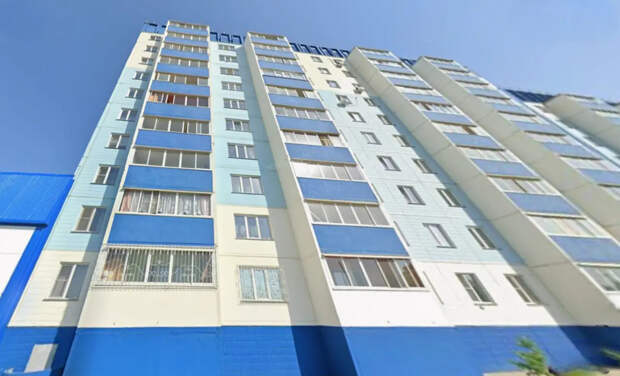 Жильцов новосибирской многоэтажки хотят выселить из-за крена соседнего дома