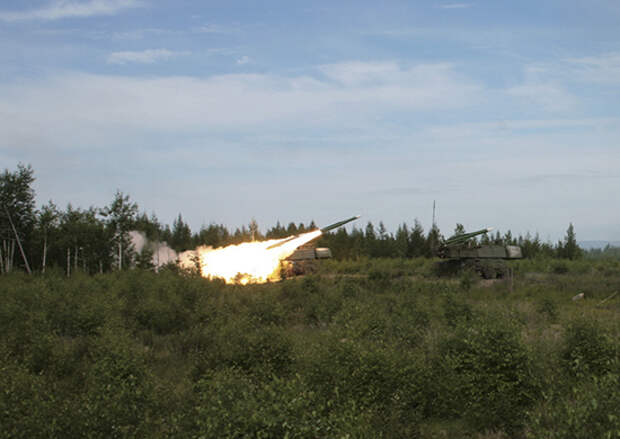 В Севастополе ПВО отражает ракетную атаку ВСУ