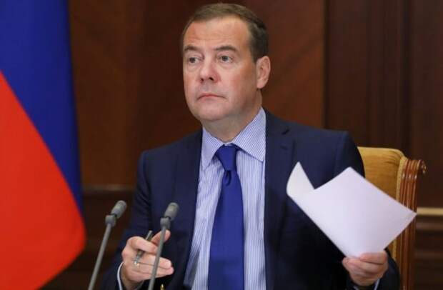 Зампред СБ Медведев: Зеленский стал законной военной целью для ВС РФ