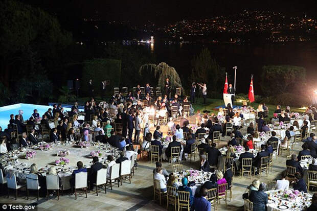 Роскошный дворец, 185 миллионов долларов и жена-шопоголичка президента Эрдогана